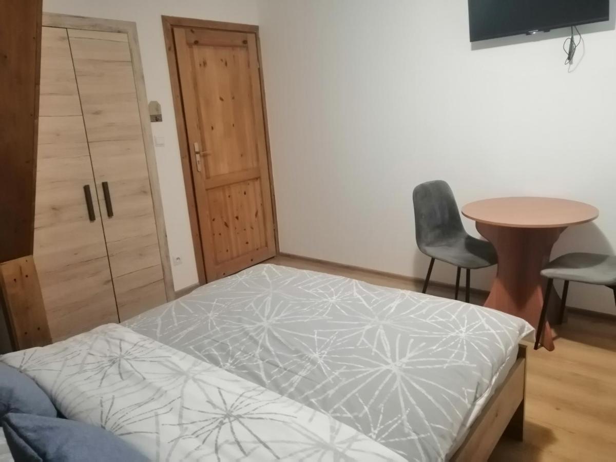 Pokoje Goscinne Przy Lesie Pobiedna Exterior foto